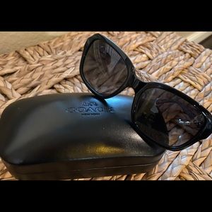 Coach sunglasses 😎 PolarizedBlack..super cute!!